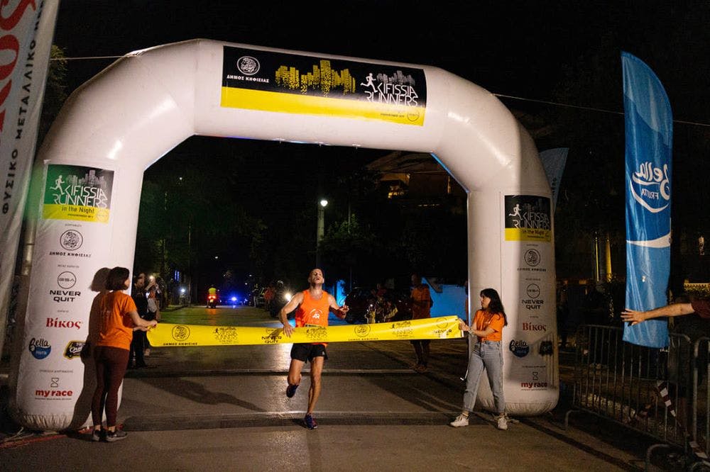 2ο Kifissia Runners in the Night: Εκατοντάδες δρομείς έκαναν τη νύχτα μέρα στην Κηφισιά runbeat.gr